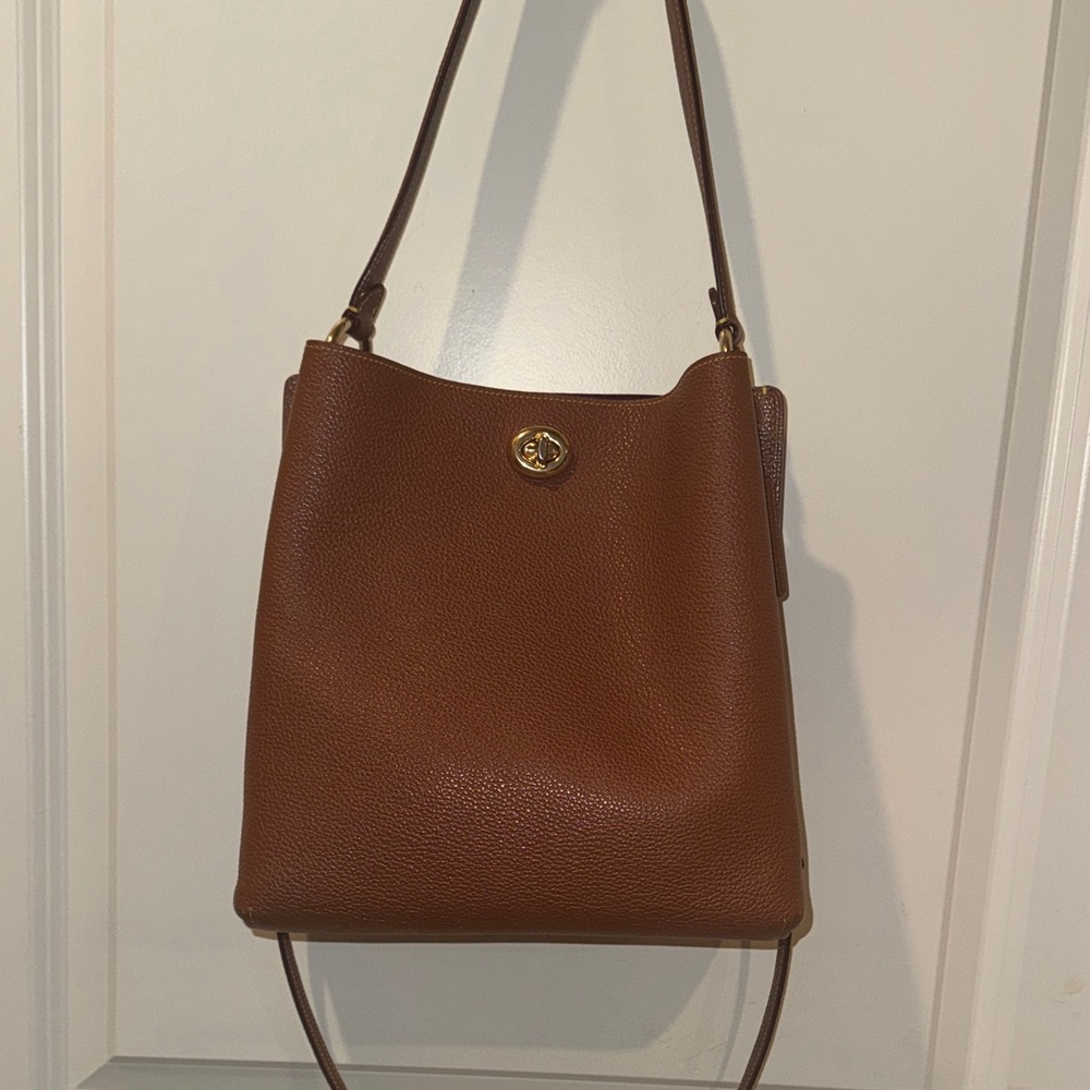 Coach Brown Willow Leather Turn lock Shoulder Bag with Gold Hardware